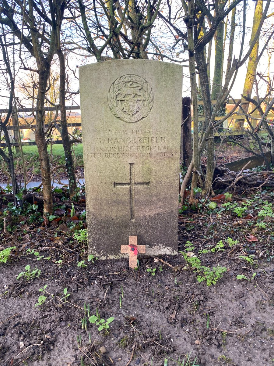 HelenR864's tweet image. A fantastic example of the difference our @CWGC volunteers are making to the care isolated war graves all over the UK as part of the #EOHO project. Volunteer Simon looks after war graves in on the Wilts/Hants border. Private George Dangerfield is the only war grave in the... 1/