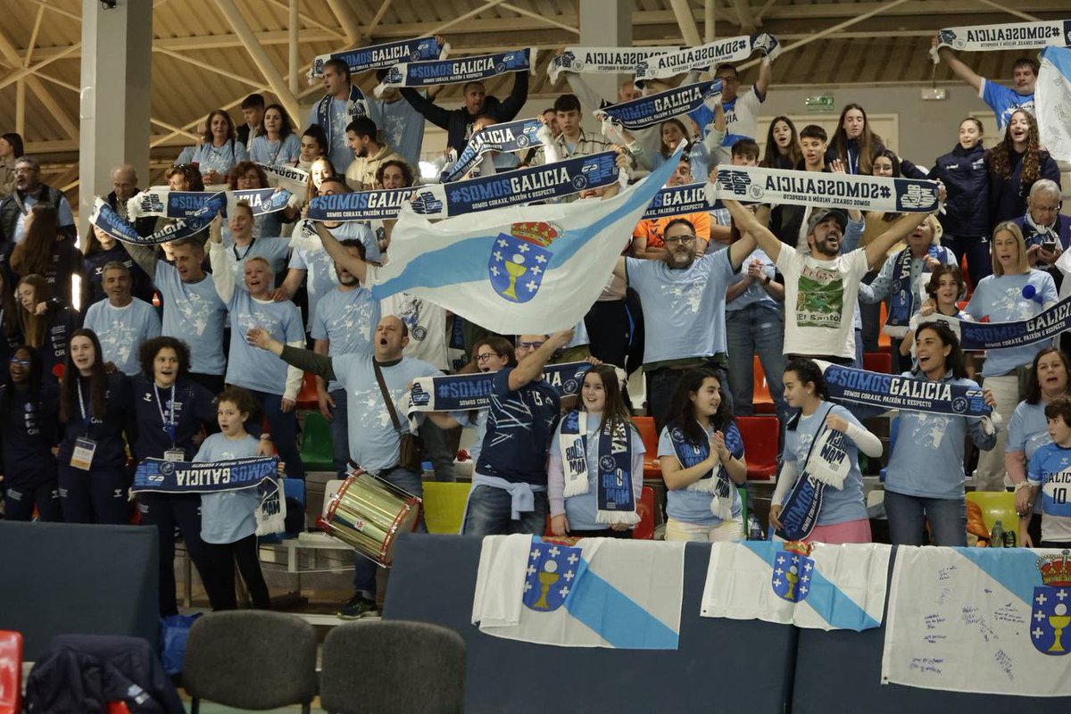 Fgabalonman's tweet photo. Xornada chea de emoción a de hoxe para o balonmán galego!! As seleccións infantil masculina e cadete feminina lograron meterse na final do CESA e mañá loitarán por proclamarse campioas de España!!! Aquí tedes a crónica do día!
#SomosFamilia

https://t.co/RQ2dWYKI2q https://t.co/hlog2IZZso