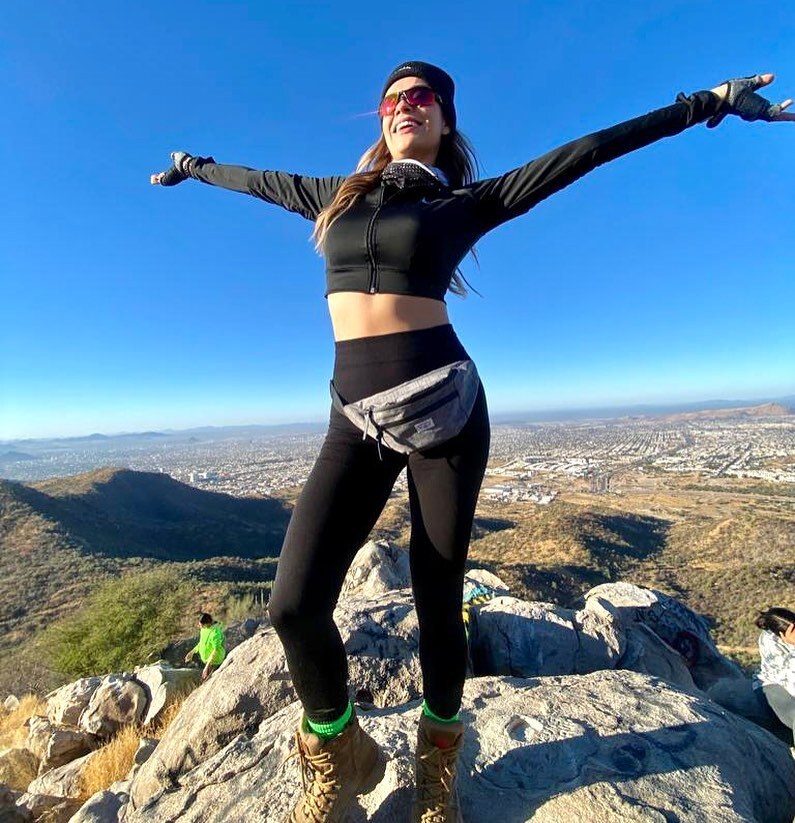 KarlaCastroFit's tweet photo. Como lo decretamos…
2023 you are mine✨💪🤩
La primera del año 
.
.
.
.
#karlavivefit💚 #climbing #vivefit #lifestyle #training #nodaysoff #fitmom #motivation #training #love #agradecer #amovivir #blessed #instafit #instagood #instagram https://t.co/6SkX77Fmw8 https://t.co/Pb9gBc7oav