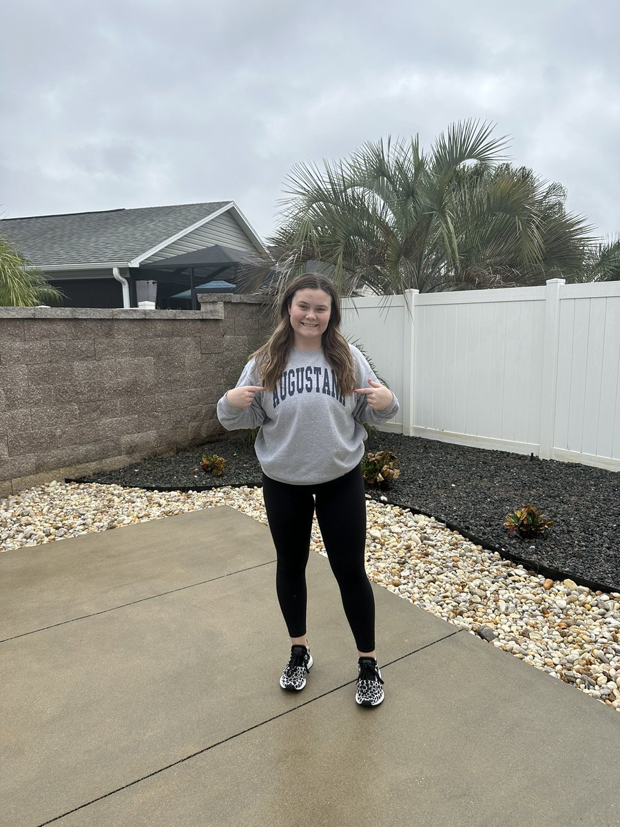 RyleighMoser's tweet photo. I am extremely excited to announce that I will be continuing my academic and athletic career at Augustana College. I would like to thank my coaches, family, and friends, but most importantly my parents for always encouraging me and pushing me along the way. #govikings💛💙 https://t.co/13bMCOXMuR