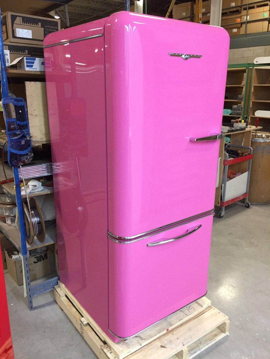 A little pop of colour to brighten up your weekend 🤩 Custom appliances to fit your personality, needs and lifestyle!  Get started: elmirastoveworks.com/visualizers/