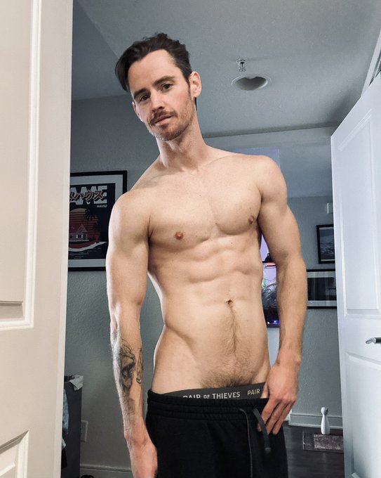 Sometimes you just have to take things into your own hands. 😛 https://t.co/f1TNr6sbP2<a href="/tag/shibari"class="tags"><span>#shibari</span></a><a href="/tag/ropeart"class="tags"><span>#ropeart</span></a>