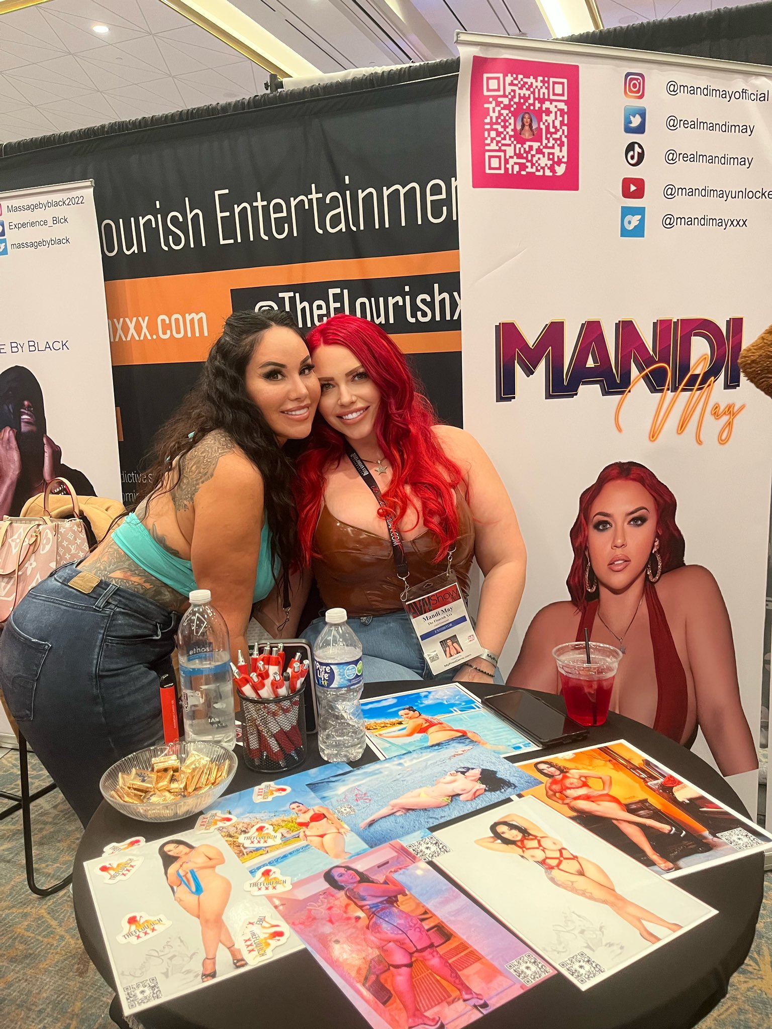 Mandi May⭐ on X: With the Gang at @AEexpo 🇵🇷🇩🇴  t.coKyKCnwN1za  X