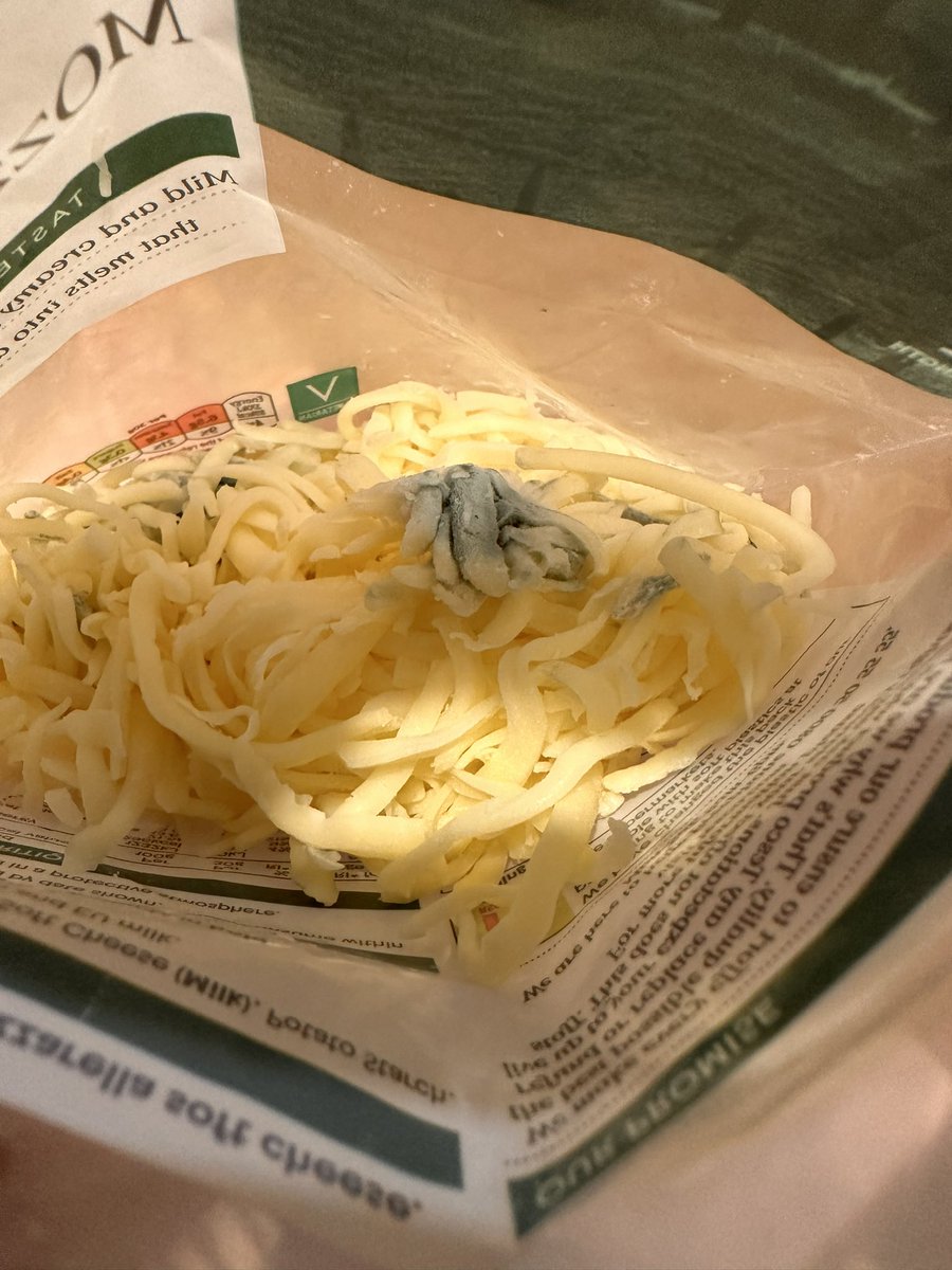 IAreDom's tweet photo. @TescoHelp @Tesco Not sure what’s happened here but it’s deffo not the 21st of Jan and the Mozzarella is green and mouldy already 🥴 not super happy as it’s ruined pizza night. https://t.co/UZCtyG3Ie9