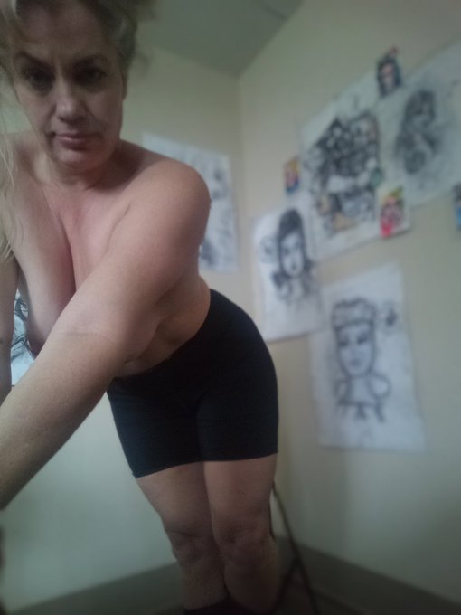 Have you seen my sports bra? https://t.co/AqLsEaJNOc<a href="/tag/cougar"class="tags"><span>#cougar</span></a><a href="/tag/nfsw"class="tags"><span>#nfsw</span></a><a href="/tag/cougarlife"class="tags"><span>#cougarlife</span></a><a href="/tag/cougarpride"class="tags"><span>#cougarpride</span></a><a href="/tag/couga"class="tags"><span>#couga</span></a>