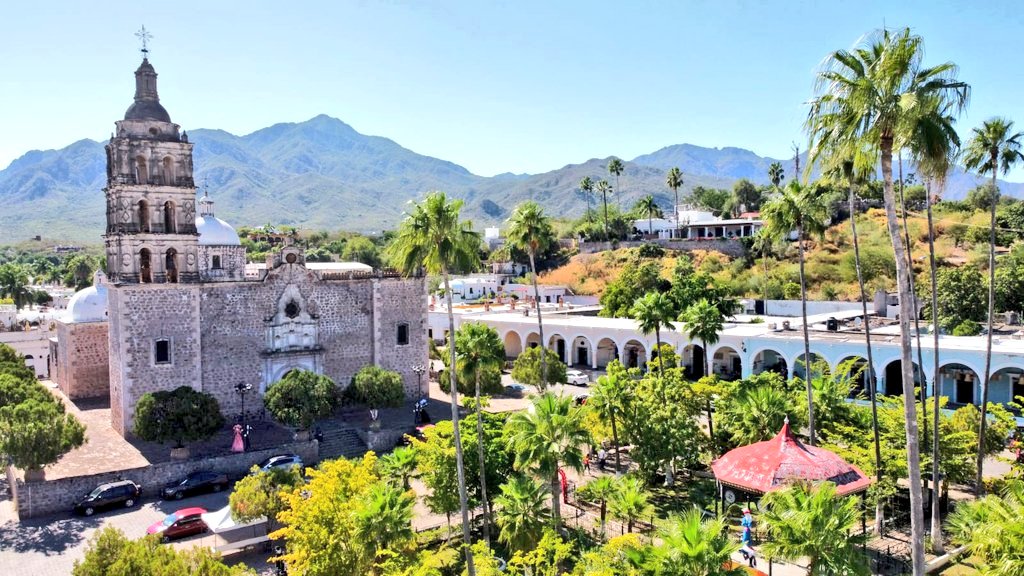 JolYakem's tweet photo. Conoces alguno de los 132 #PueblosMágicos de México?🇲🇽
Déjame sugerirte alguno de mis FAVORITOS, lugares de gran historia, bella arquitectura, gente cálida y panorámicas que van de la selva a las montañas y, por supuesto, playas!
Mira nuestro video aquí ⬇️
https://t.co/xdVXjofy92 https://t.co/3K1F64YYnF