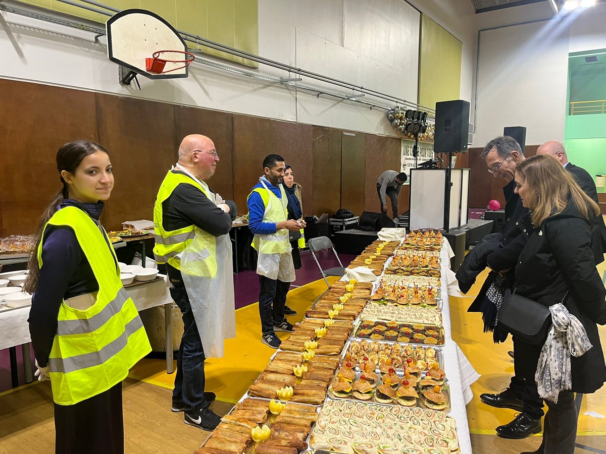 FrancoisDagnaud's tweet photo. 30ans que les bénévoles d’Une Chorba pour Tous font vivre la solidarité et la fraternité tout au long de l’année en donnant à manger à ceux qui en on en besoin. Une histoire qui se confond avec le 19e… https://t.co/8Mwf2993UM