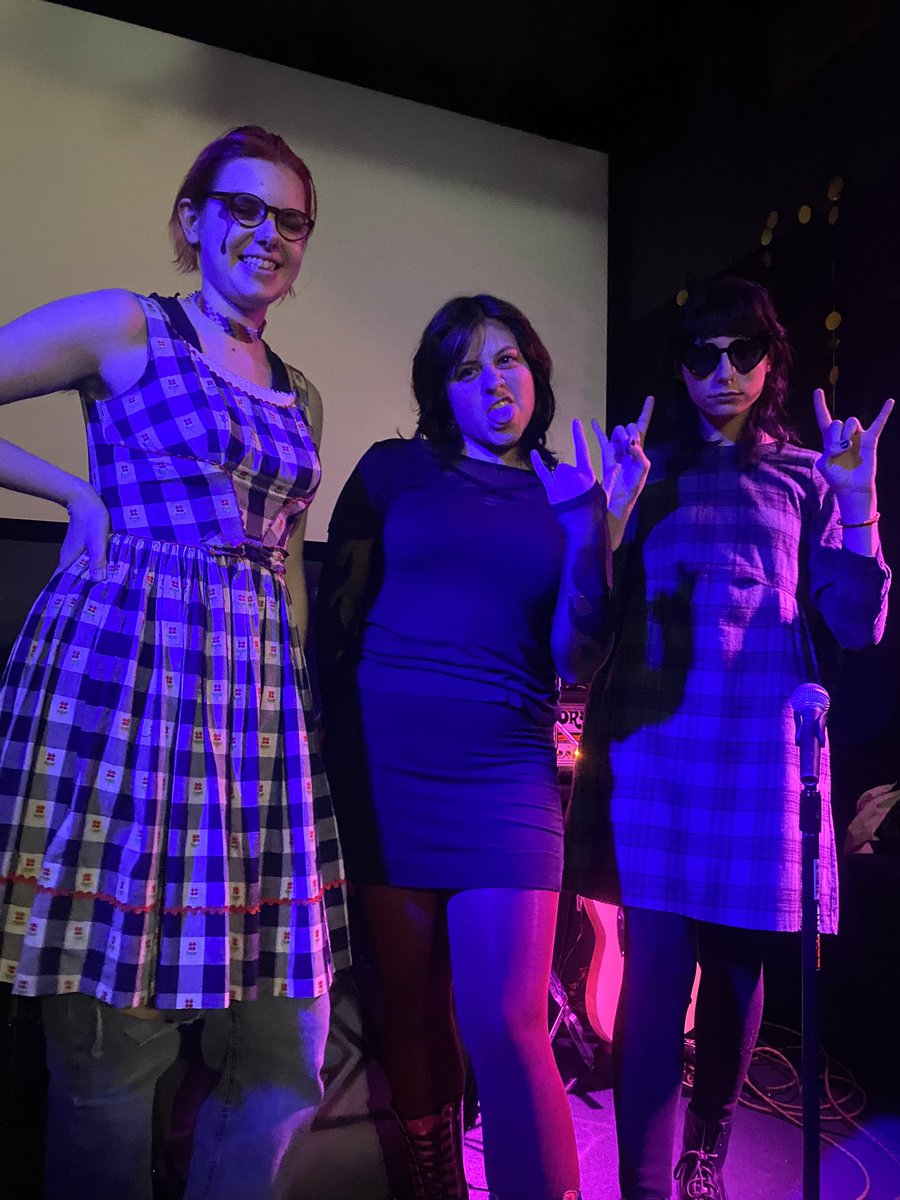 lizzerdkween's tweet photo. heart eyes show announcement <3 https://t.co/jbpU9qumRq