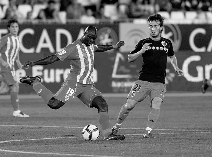 La UD Almería lamenta el fallecimiento de Modeste M'Bami, jugador rojiblanco en las temporadas 2009/2010 y 2010/2011.

El club envía sus más sinceras condolencias a familiares y amigos.

D.E.P.