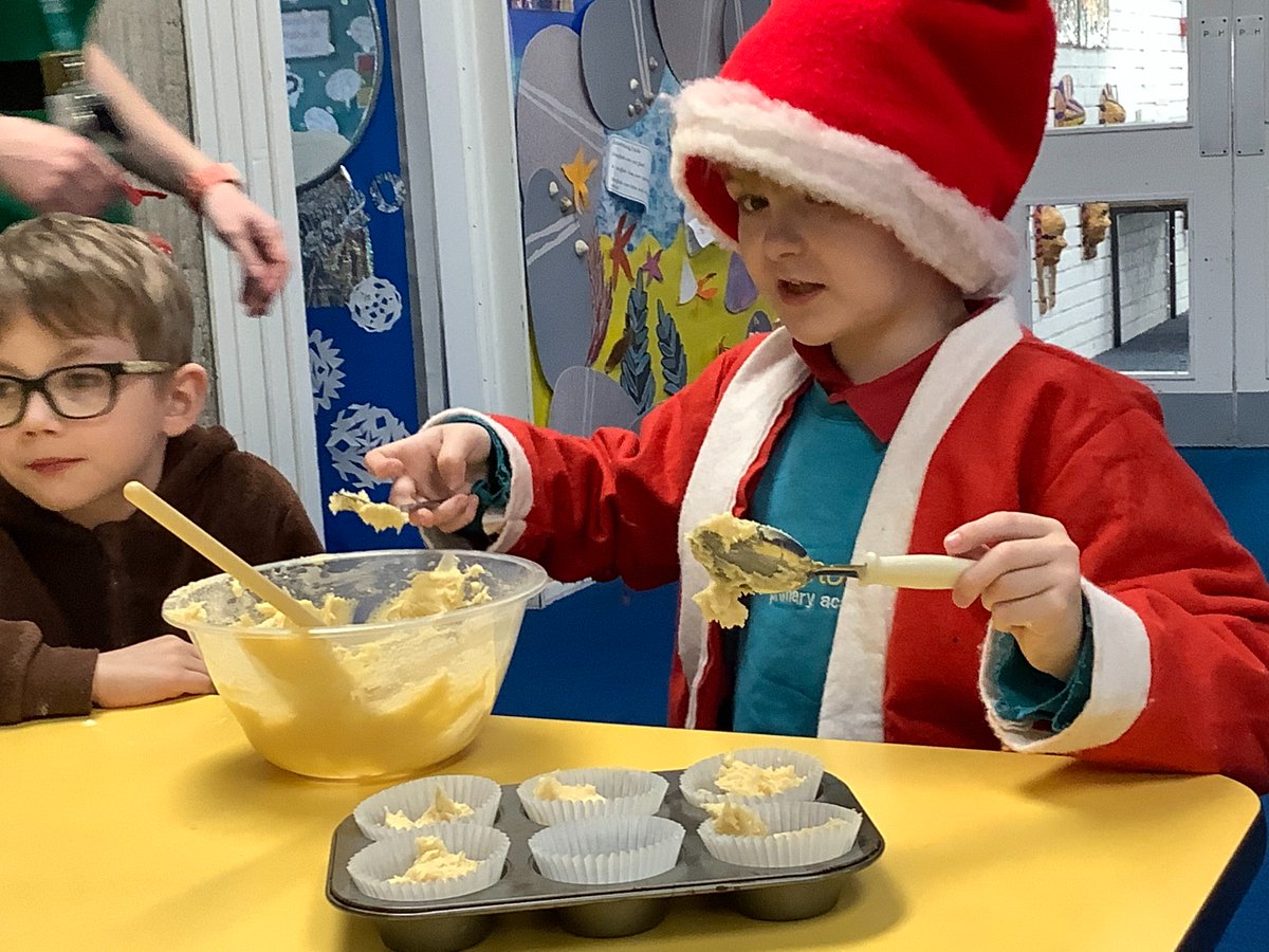 FalmouthPrimary's tweet image. Lobster Class had a #wonderful day of #baking and decorating mini Victorian sponges and listening to Christmas music on the last day of term! #FunToLearn #FPAVoyageOfDiscovery