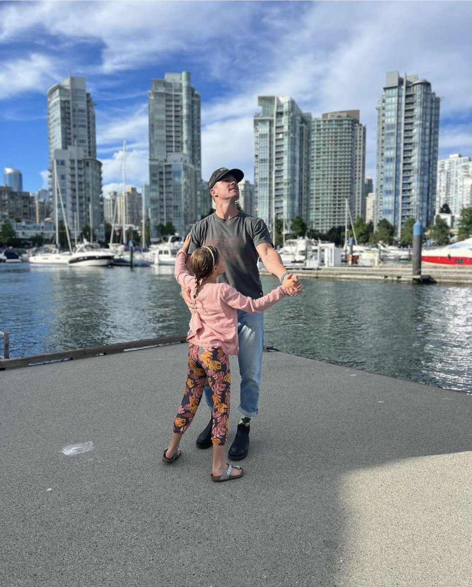 Amethyst_Canary's tweet image. Childhood memories.. 

… dancing with Dad