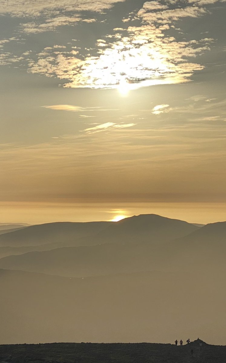 One of my favourite views in the mountains from 2022. Descending Scafell Pike in May at sunset 😍 #mountains #sunset #LakeDistrict #scafellpike #cumbria #fells #fellrunning