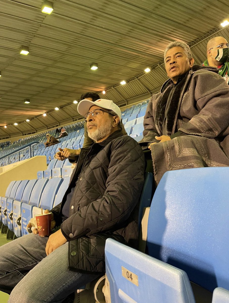 انا وشقيقي ابوحسين والاحباب . مبروك الفوز .