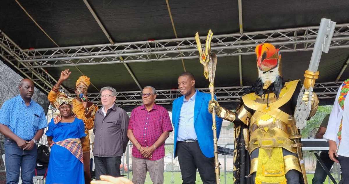 JLMelenchon's tweet photo. À l’ouverture du #Carnaval de #Guyane . On verra si le monde à l’envers est plus beau que le monde à l’endroit. https://t.co/mNgTkL74vj
