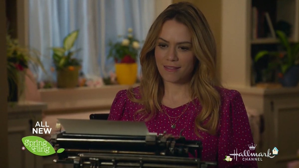 @FilmsQuirky @bales1181 January 8: Main Character Uses a Typewriter
#Bales2023FilmChallenge #FilmTwitter 📽️🎬
#JustMyType (2020)
Reclusive author Martin Clayborne uses a typewriter for all his novels--and by movie's end, pop culture writer/aspiring novelist Vanessa Sills is using one as well.