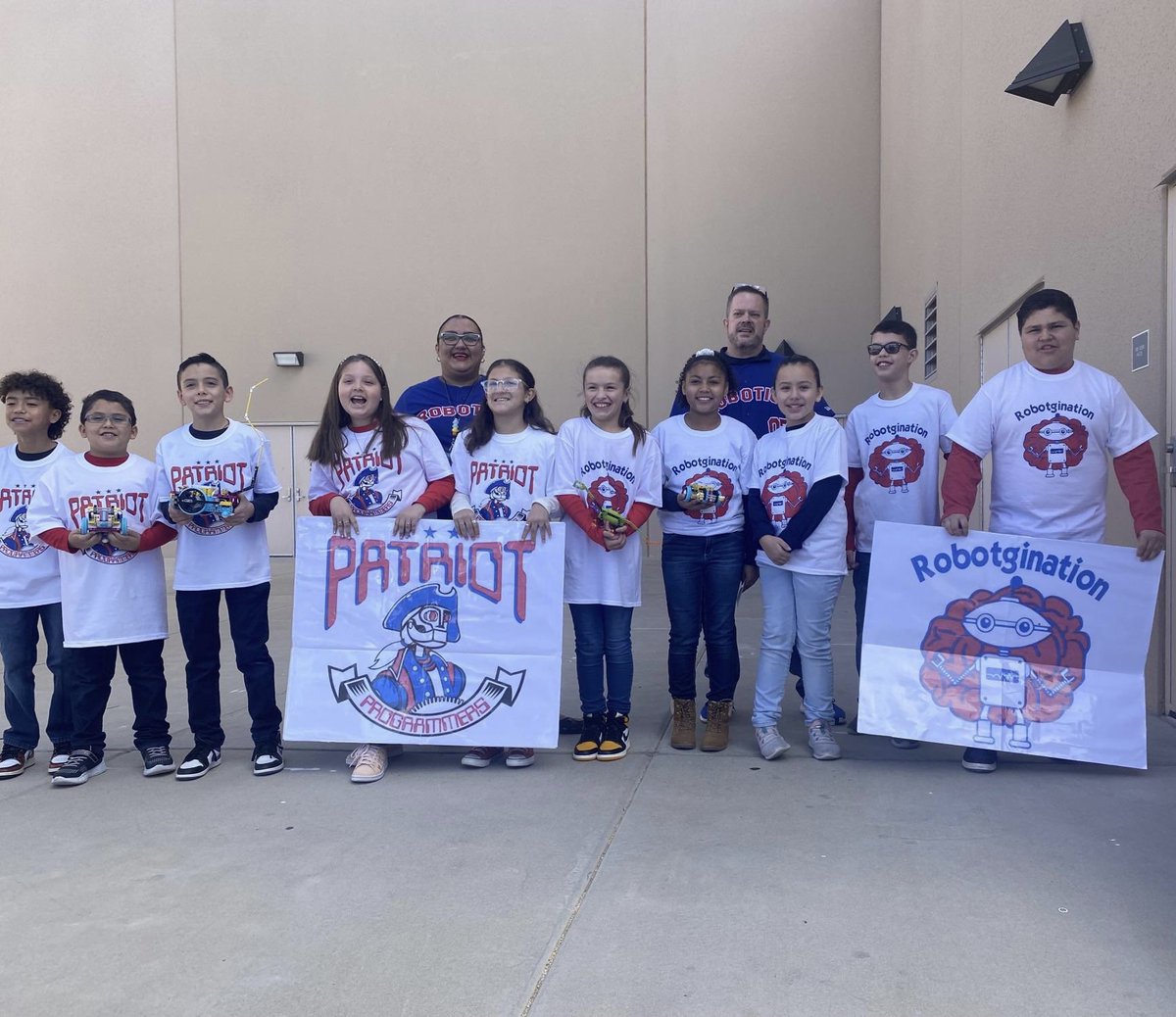 AOlivas_BMES's tweet photo. Robocom 9.0 was so much fun!!! Both teams did great! Now we anxiously wait on results! So great to see Joaquin as well! A former Patriot robotics team member, now a referee for Robocom! 🤖🤖 #PatriotPride #TeamSISD #Robocom https://t.co/vTgEYP7fH1