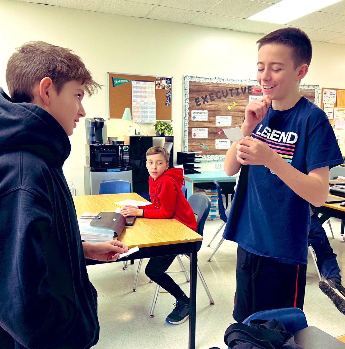 hfl6black's tweet photo. How’s does our role, audience, format and purpose impact how we communicate what we know or have learned? Students gear up for a writing piece by analyzing this essential question. https://t.co/YVnzmplXQH