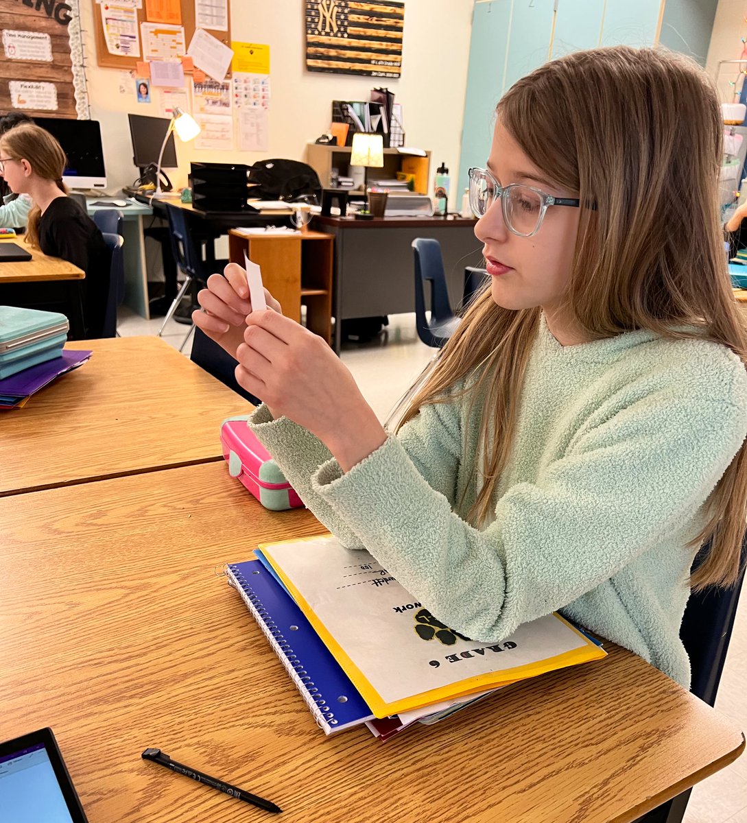 hfl6black's tweet photo. How’s does our role, audience, format and purpose impact how we communicate what we know or have learned? Students gear up for a writing piece by analyzing this essential question. https://t.co/YVnzmplXQH