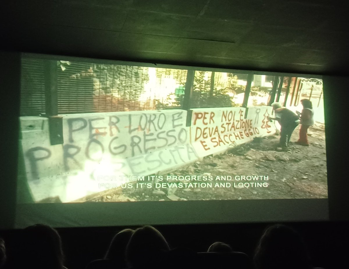 'Per loro è progresso e crescita, per noi è devastazione e saccheggio'.
#LaScelta #film su #NoTAV in #ValDiSusa al #CPAFiSud di #Firenze, ritrovo della #FirenzeCheNonConta che non ama il progresso ma la civiltà.