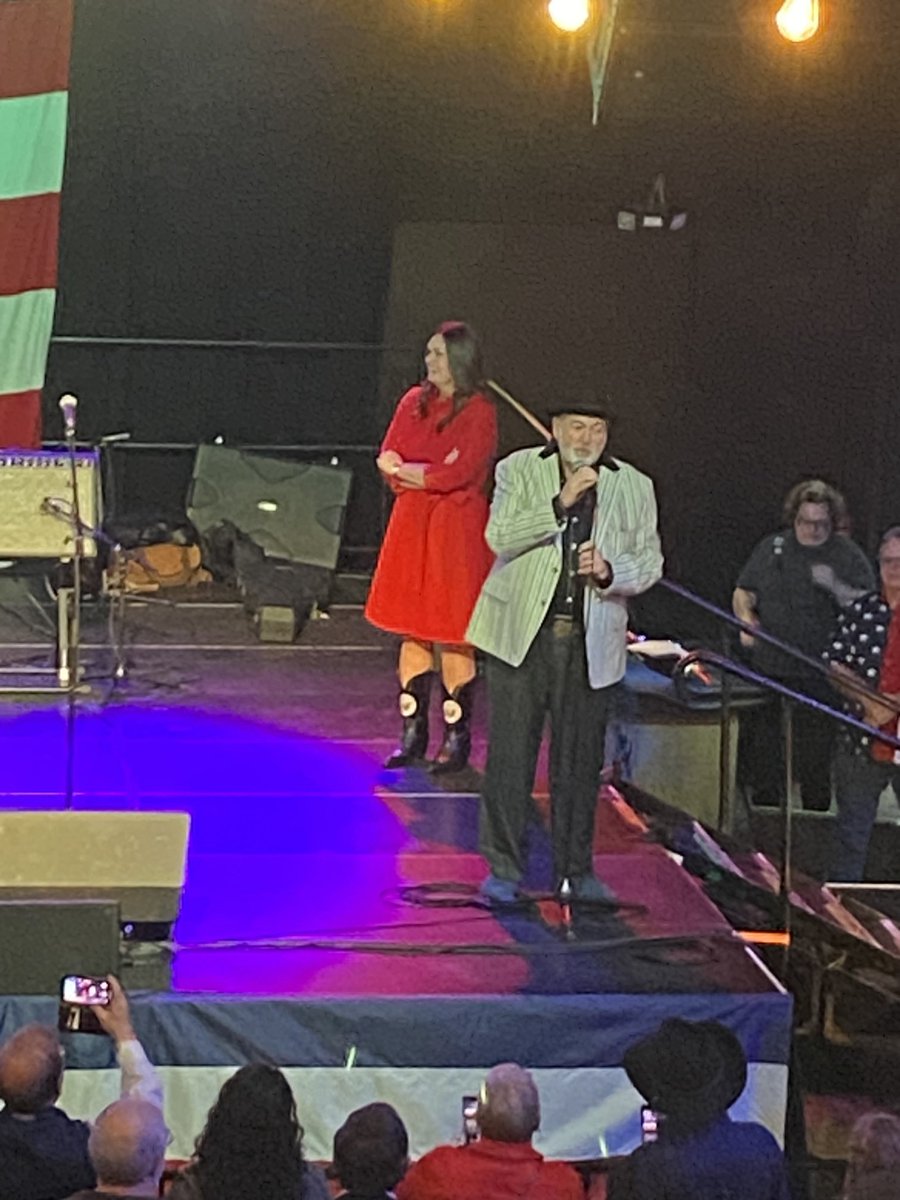 ArkTimes's tweet photo. Mike Huckabee reminding us all that pimping is indeed pretty easy. Brace yourselves for Capitol Offense, now taking the mic. https://t.co/ZeAuxOD6k6