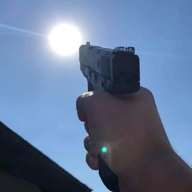 Que pasa reina? Te molesta el sol?