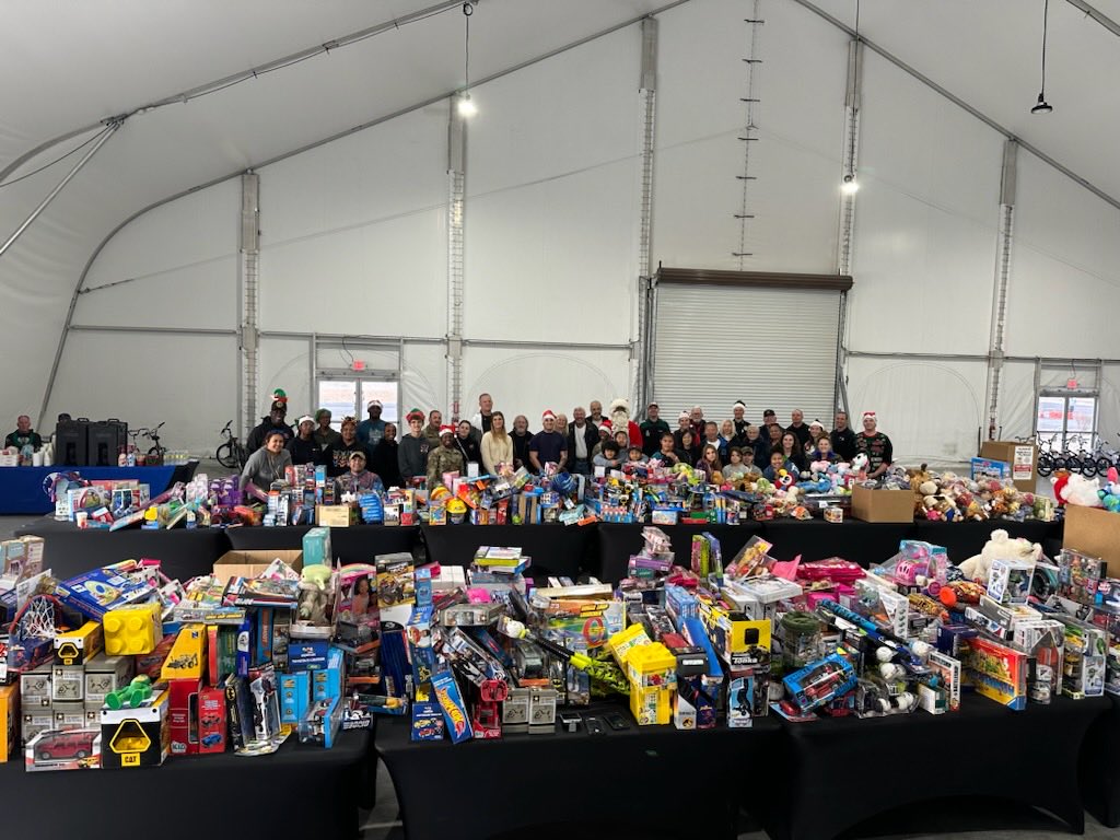 USAG_IrwinCDR's tweet image. Christmas in January 2023. Come on down to the Army Field House and get a toy. Sponsored by Inland Mopar and MWR!