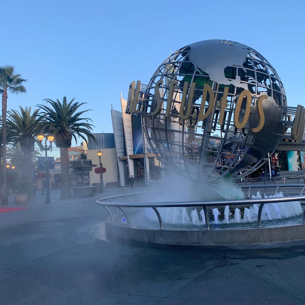 Last night Alice spent a few hours at <a href="/UniStudios/">Universal Studios Hollywood</a>! We love Universal Hollywood, it really showcases what makes LA fun and special, and gives cool insights into the industry! We’re hyped for #SuperNintendoWorld, we’d love to cover the opening for the show!