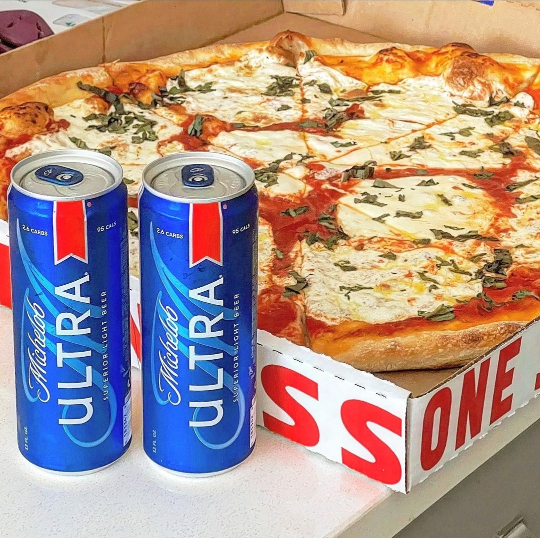 When you have knocked👊 out the errands and are ready to #DoItForTheCheers🍺! #michelobultra🍕