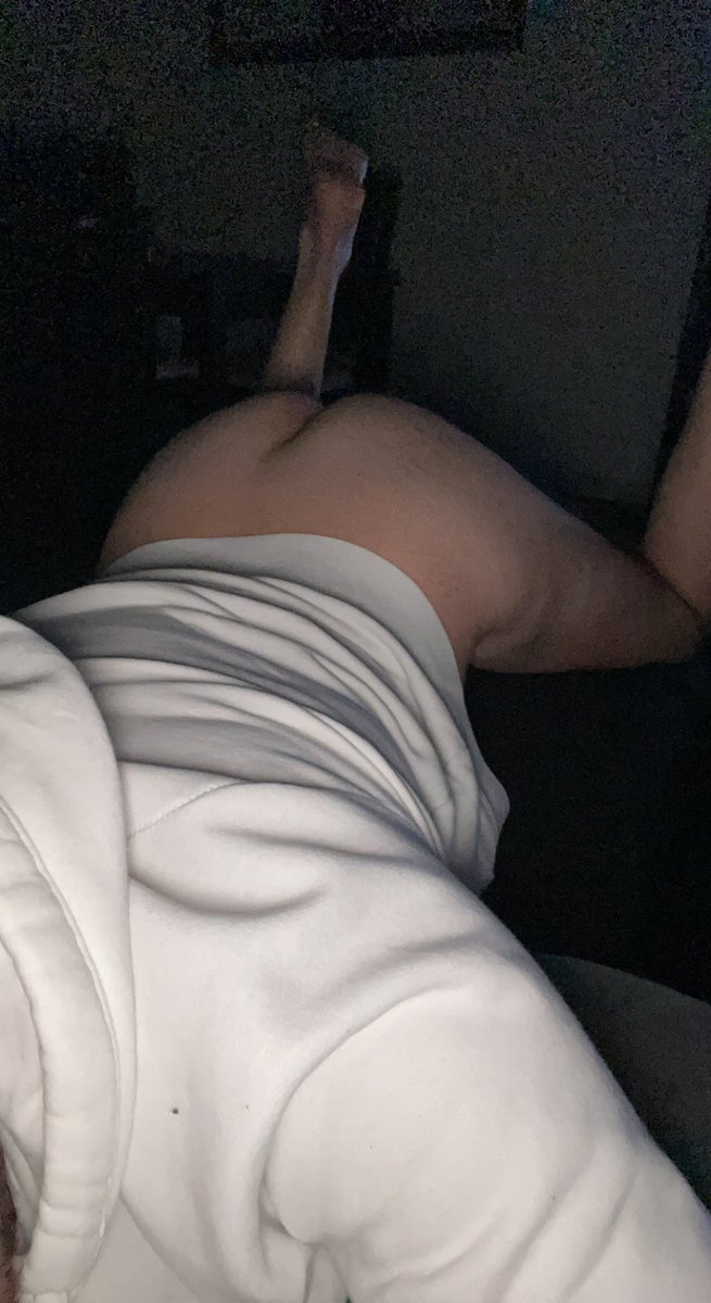 S_stras67's tweet photo. Mon cul🍑 est prêt à être soulevé qui est chaud 🥵 Rt like dm ouvert #soumis #passif #gay #gaystrasbourg #bi #lope #DZ https://t.co/pO1hGpVPxS