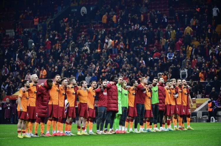 Bugün günlerden #Galatasaray  #AslanGibi sahaya çıkıp ve kazanın.