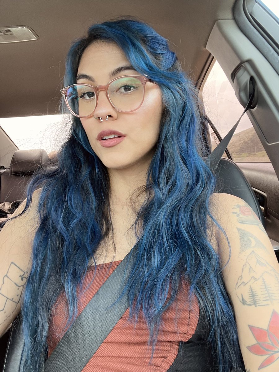 stacevibes_'s tweet image. Friends call me mamí smurf 💙