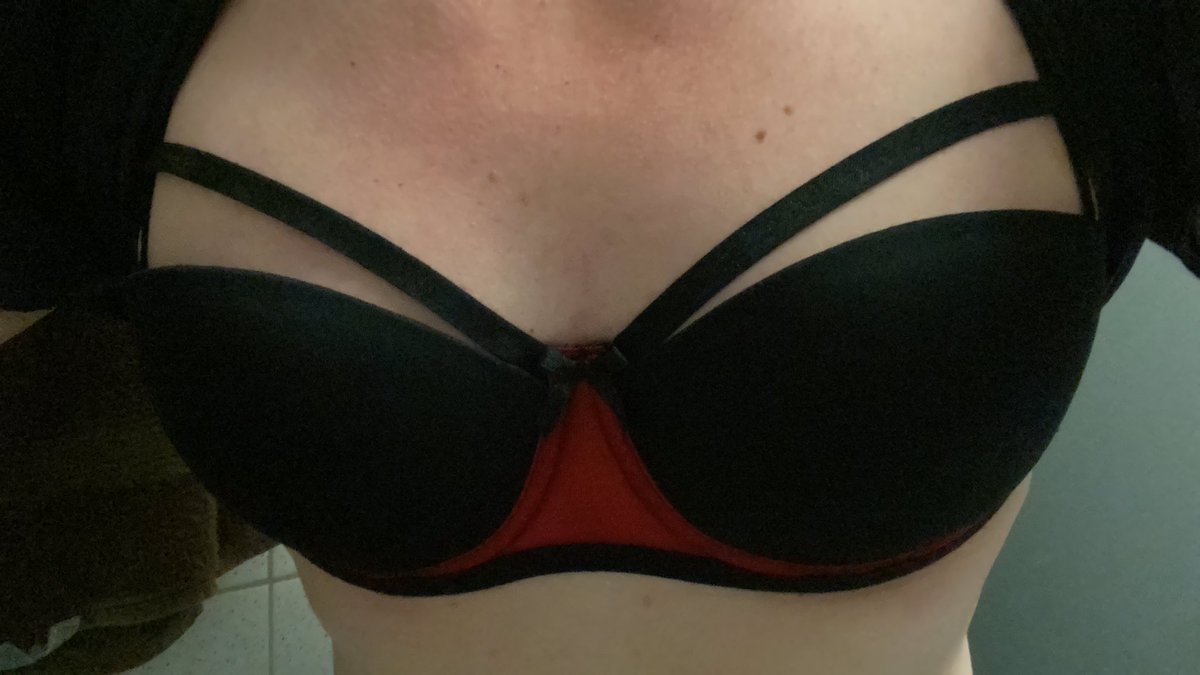 tiffhel88's tweet photo. What do you think about my #newbra ? #sissy #sub #femboy https://t.co/btA5QFkwWO
