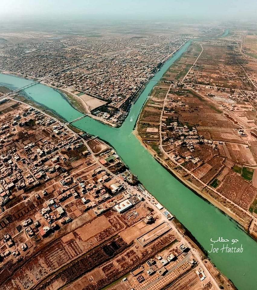 RusslyA's tweet photo. بعد مسيرة آلاف الكيلومترات وهما يفيضان خيراً على العراق..

تشاء الأقدار الجغرافية أن يلتقيا هنا، رغم كل ما واجهاه من تضاريس صعبة، وأرض صلبة، تصارعا طويلاً معها كي يعانقا بعضيهما..

هنا، بعد كل ذلك المسير الشاق، يلتقي دجلة والفرات، حبيبيّ اللذين أعشقهما ❤️..

#خليجي_25_بصراوي https://t.co/39OCDQW8pg