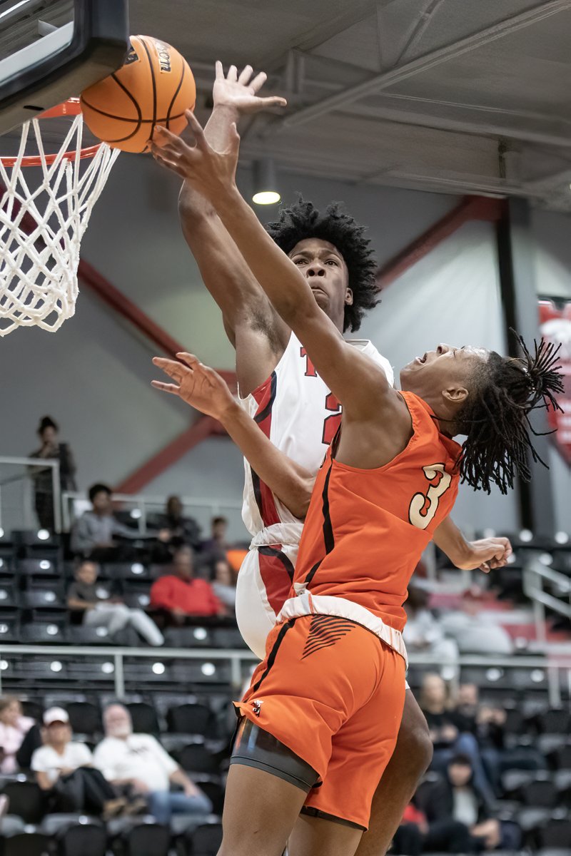 JwiggNBA's tweet photo. The @CATitansMBB will take on Bixby HS today at the #BartlesvilleConocoPhillips tournament in Bartlesville. The game will be played at 5:30pm CST #CarlAlbert #Basketball #Oklahoma #OKC #MidDel @kkornbeck https://t.co/ZAeEorQDvQ