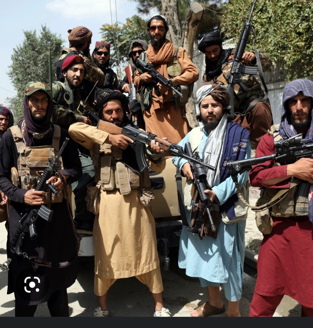 There's a queue forming for Harry's book signing 🤣 #HarryandMeghanNetflix #HarryandMeghanExposed #harrytheinterview