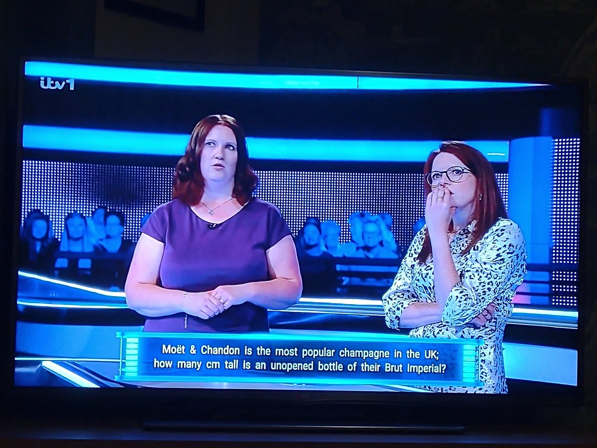 #LimitlessWin 'thought this was a celebrity special' 
yes it is Jimmy Carr was just on .. 
so who are those two?? 
'They used to be in bykergrove that kids drama' oh right ..

Yes this conversation just happened here in the lounge and they believe it ..oooh byker byker grove 🤣🤣