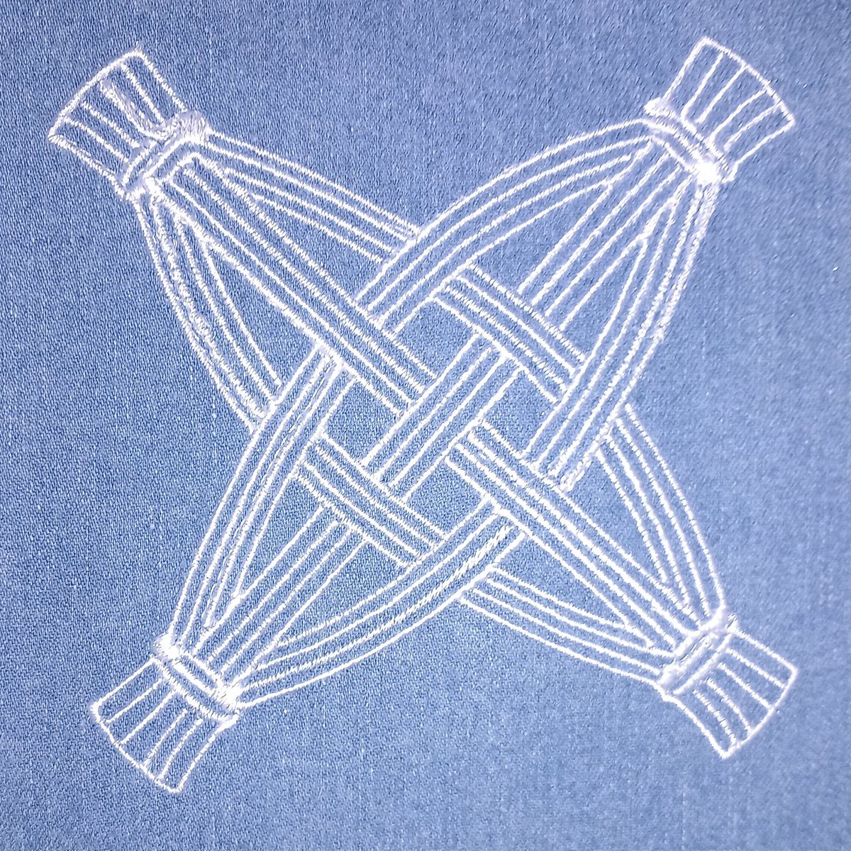 mharrtextiles's tweet photo. ST BRIGIDS CROSS!

#stbrigidscross #digitalart #digitalcraft #madeintheboynevalley https://t.co/3wx9CRLGe4