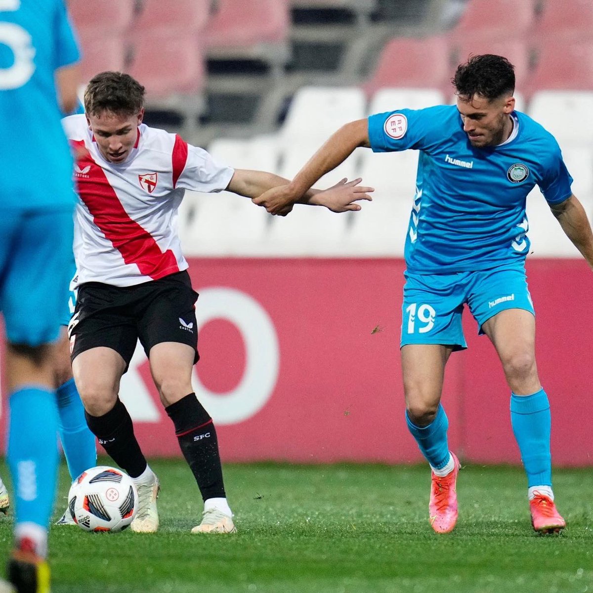 Muy contento por la victoria y por poder ayudar al equipo en mi debut con un gol. Toca seguir trabajando! #VamosSAT <a href="/CanteraSFC/">Sevilla Atlético y Cantera Sevilla FC</a> ⚪️🔴