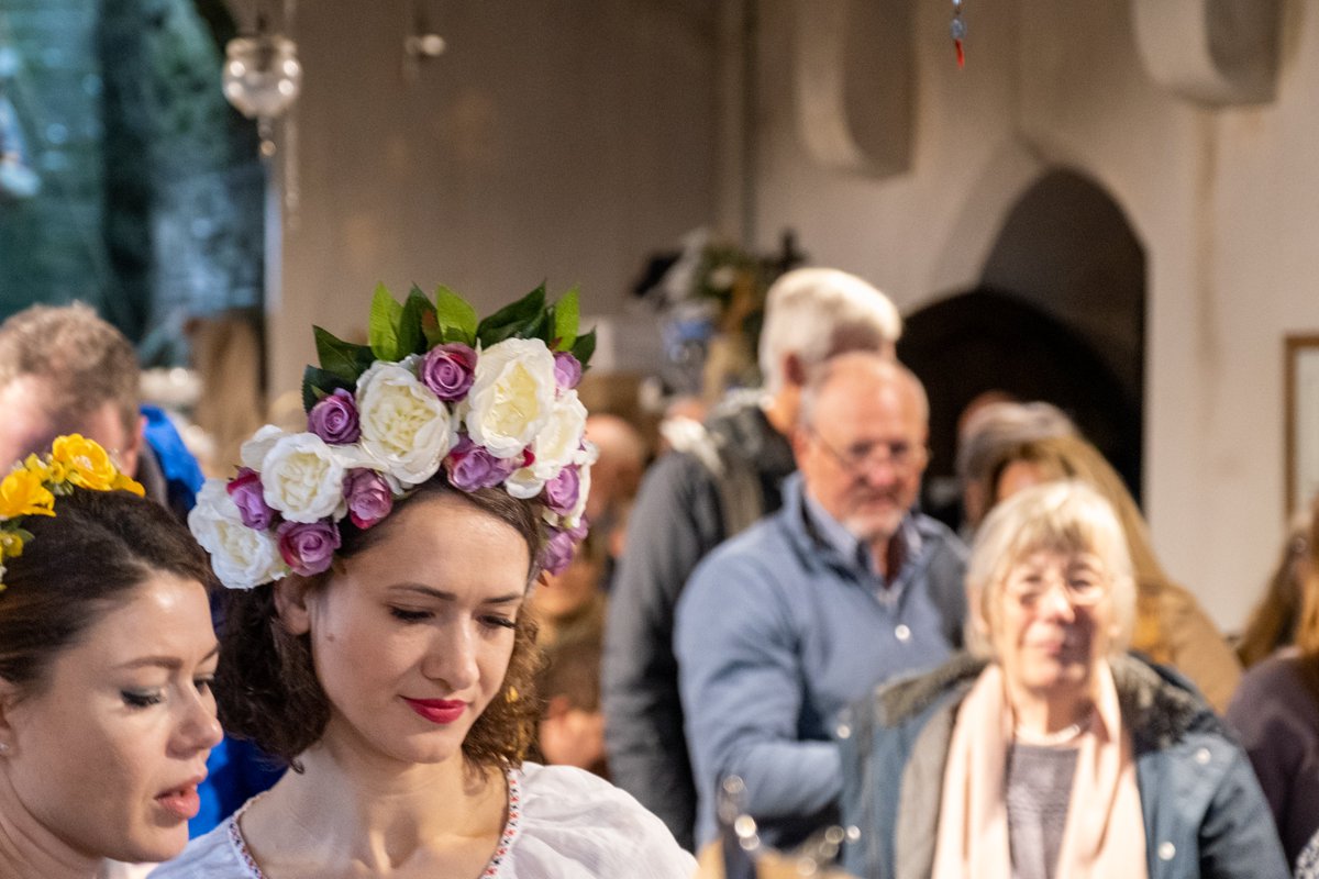 CofEDevon's tweet photo. The Dartmoor church of St Michael de Rupe was packed for a #UkrainianChristmas service organised by  local Ukrainian families. Children performed a nativity, there were songs, readings and prayers in Ukrainian and English and Ukrainian food shared afterwards. Веселого Різдва! https://t.co/JP9qQO02nw