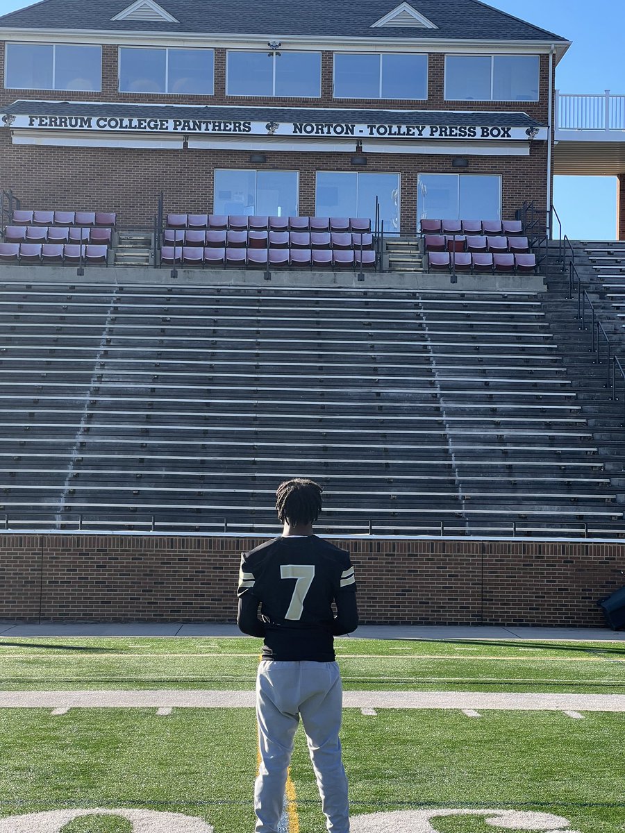 Blessed to receive a offer from <a href="/FerrumFootball/">Ferrum Football</a> 🎩 #BAM <a href="/coach_J_Santi/">Jesse Santiago</a>