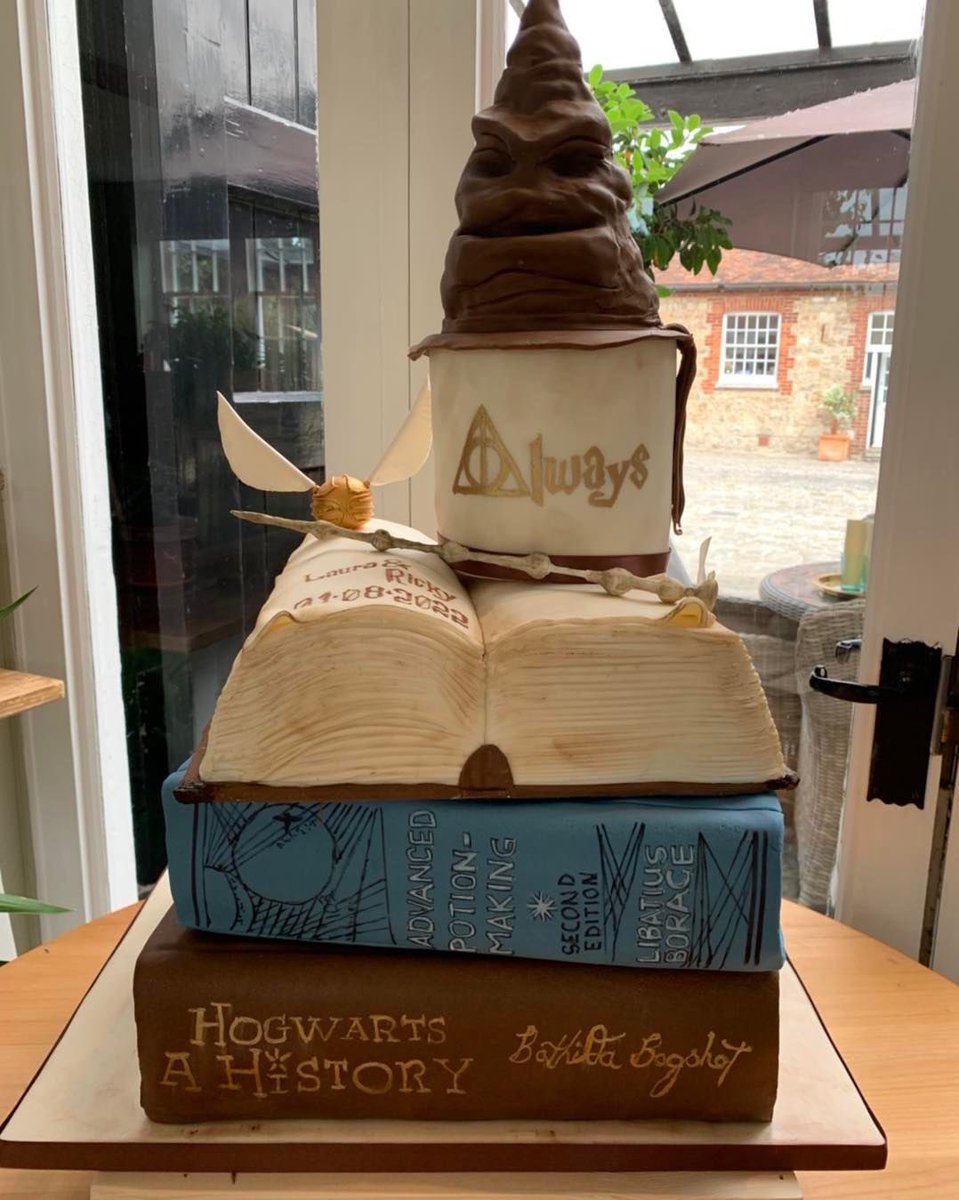 Laura and Ricky

1st August 2022

Secret Garden Kent

I love Harry Potter! All hand painted, no edible prints used here!  #instaweddings #wowweddingcakes #2022weddings #weddingcakes #colourfulweddingcakes #weddingcakemakernearme #weddingcakesmaidstone #weddingcakedesigner