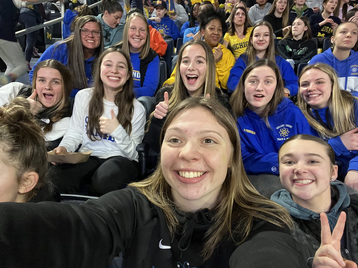 bella03_08's tweet photo. #CrislerLive @umichwbb chemic basketball is here!! https://t.co/MsMZtLIvLB