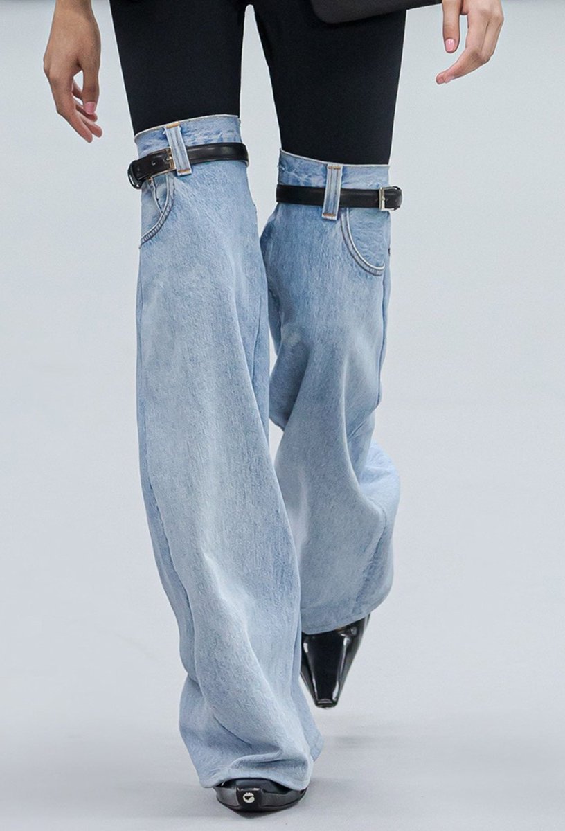 blusmarine's tweet photo. Coperni Fall 2022 rtw https://t.co/EnsjEpqV6z