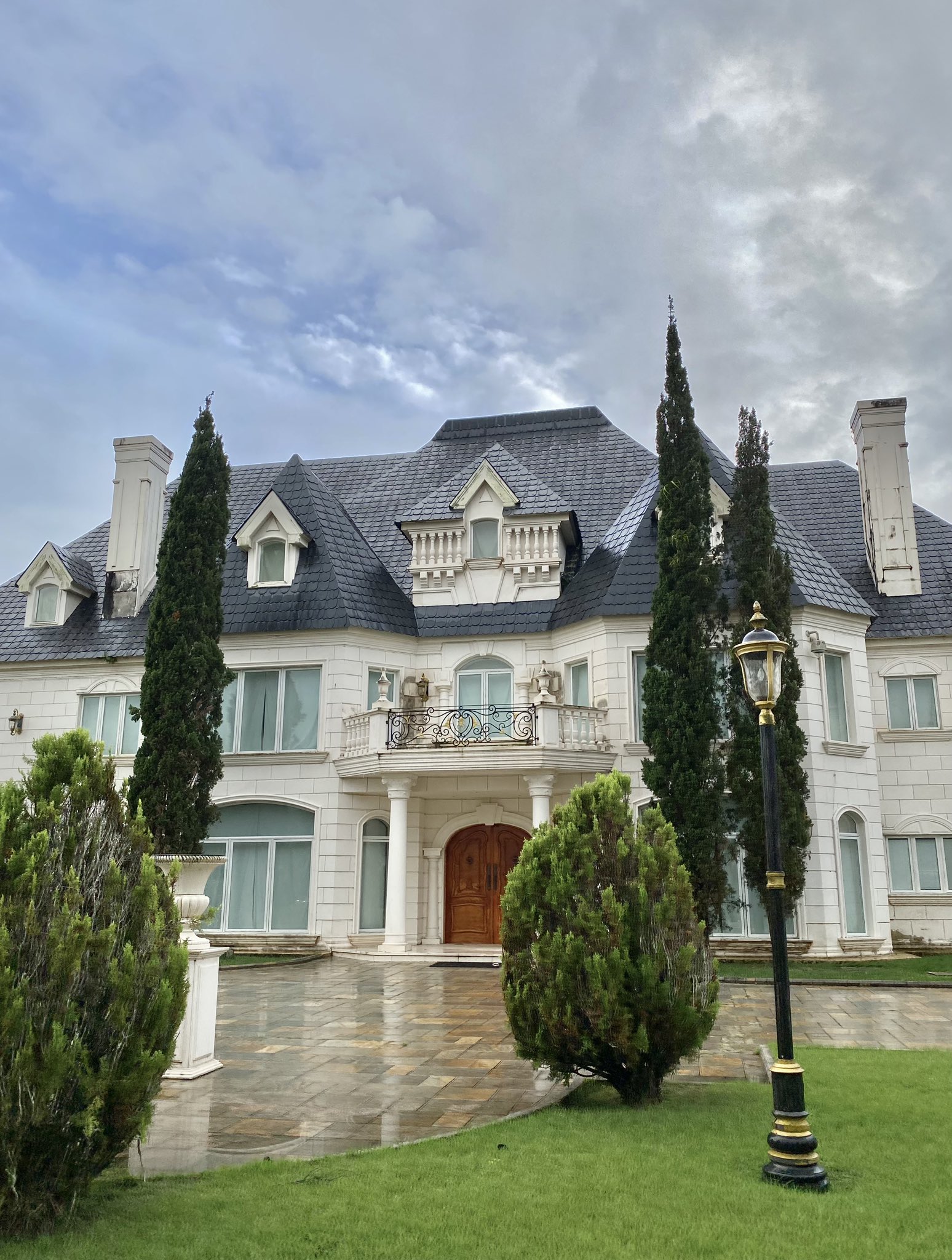 HAMLET BEAUMONT on Twitter "No es beverly hills es Maturin Venezuela