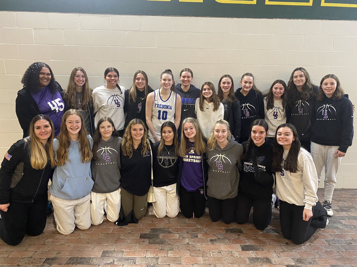 AndyKalet1's tweet photo. Late night return from SVE, 8 AM practice &amp; another bus trip together.  More than just a team, it’s a family.  Lady Wolves go to SUNY Brockport to watch former teammate  @rlpark02 and Fredonia State.  Thank you USCS!  🐺🏀👊 https://t.co/fLzWVfb08e