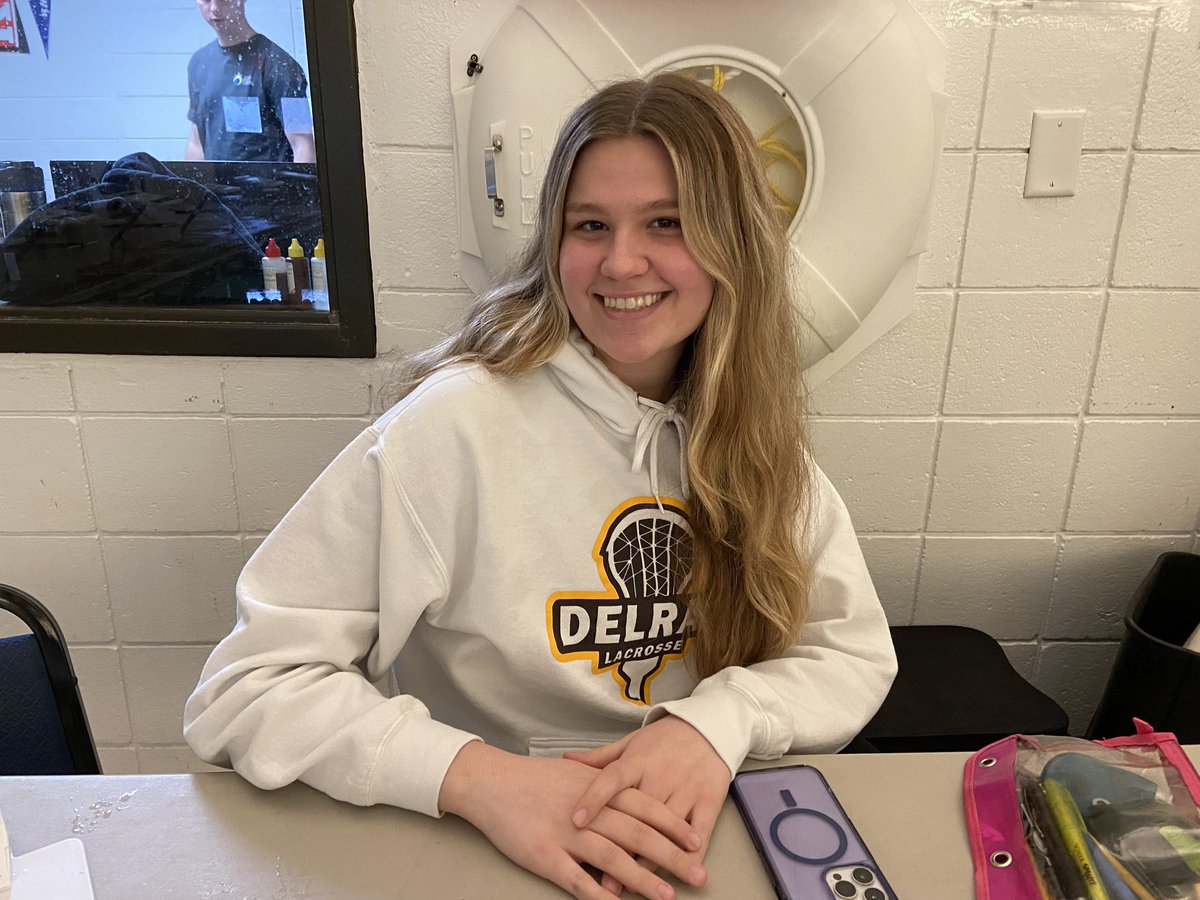 DHS Swim Alumni Carly came out of retirement to lend a hand as manager today for the swim team against Holy Cross! Thanks Carly! 🏊‍♀️🏊🏻‍♂️🐻⭐️Once a sea bear always a sea bear!