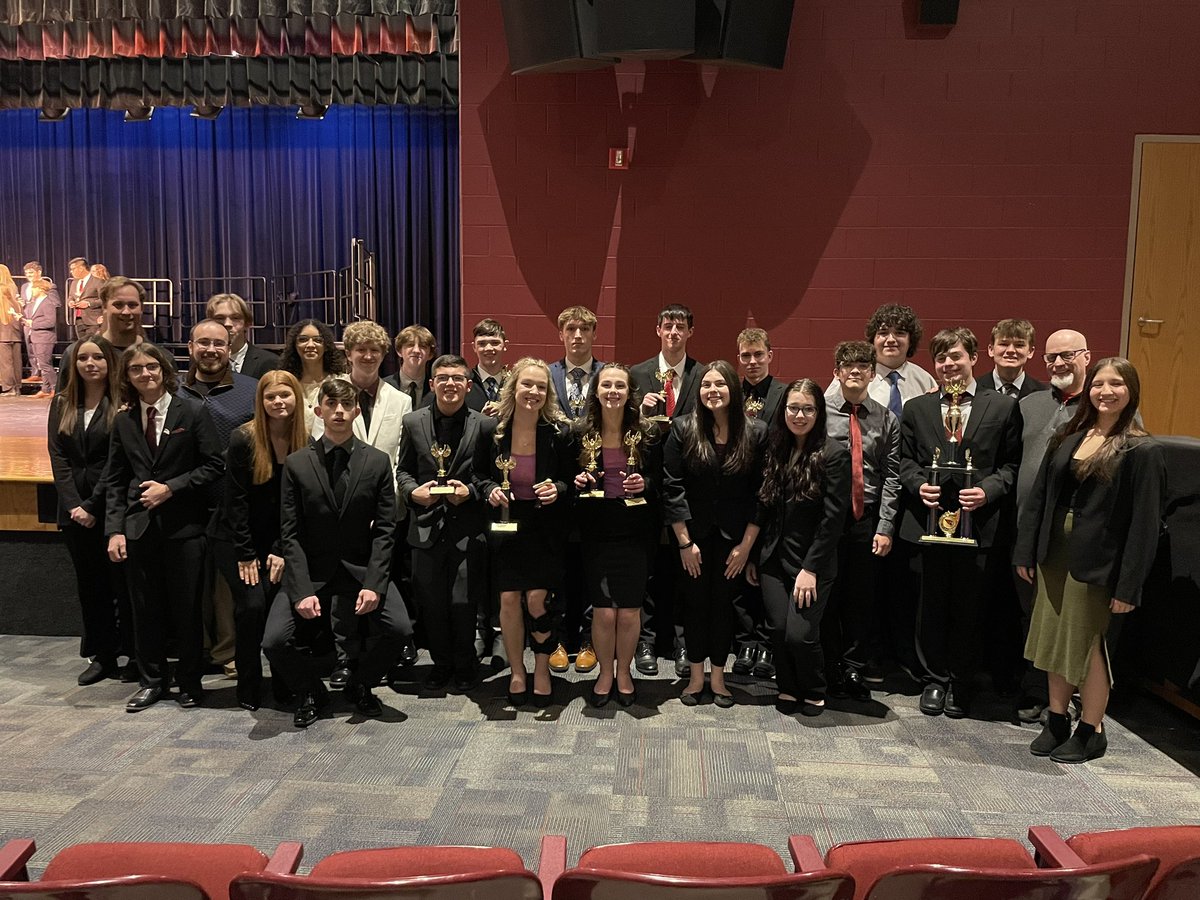 NHSpeech's tweet image. Great day at Canfield. Congrats Kyle Whittaker 4th USX,Kai Christensen 6th DEC, Avah Rodgers 3rd DI, Avah and Savanna Taylor DUO CHAMPS and new State qualifiers, Brian Jones 6th IX, Ashton Russo 2nd DI, Thomas Rossi 3rd HI. Team finished 3rd!!