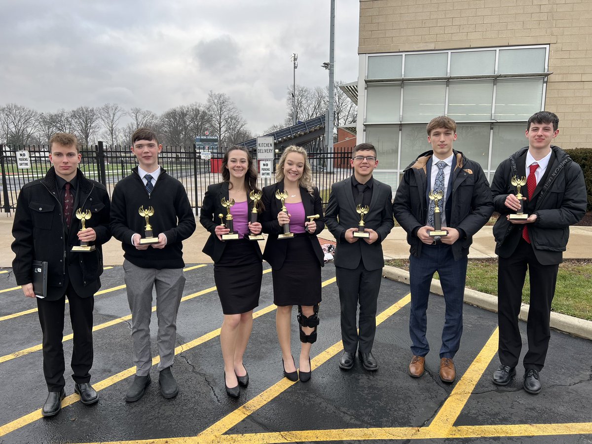 NHSpeech's tweet image. Great day at Canfield. Congrats Kyle Whittaker 4th USX,Kai Christensen 6th DEC, Avah Rodgers 3rd DI, Avah and Savanna Taylor DUO CHAMPS and new State qualifiers, Brian Jones 6th IX, Ashton Russo 2nd DI, Thomas Rossi 3rd HI. Team finished 3rd!!