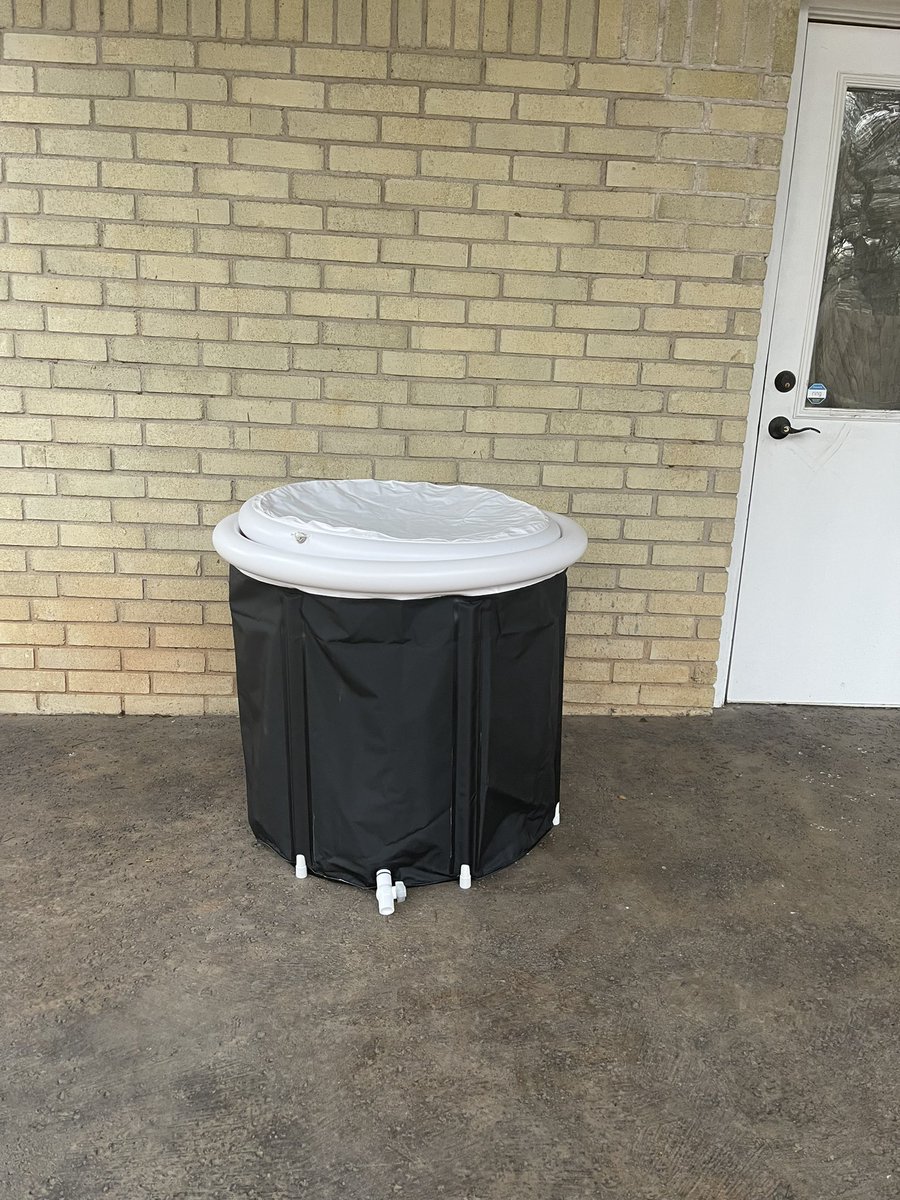 Finally got to set up my Christmas gift from my brother. Portable cold plunge. 😅❄️

Pretty legit.