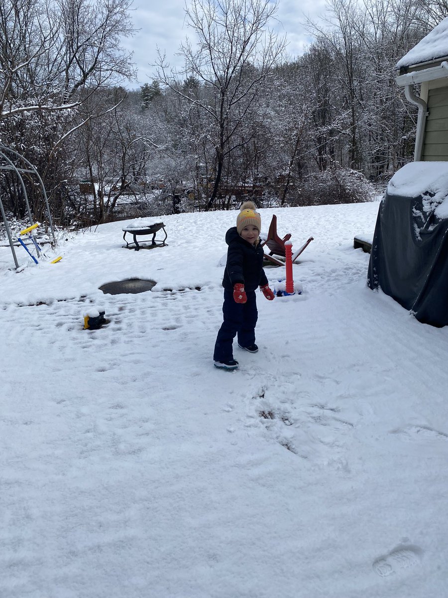 Not everywhere in Mass got snow yesterday, but we did in Hubbardston! Kiddos loved it today. Perfect snowman snow <a href="/ericfisher/">Eric Fisher</a> <a href="/sarahwroblewski/">Sarah Wroblewski</a> <a href="/4cast4you/">Jacob Wycoff</a> <a href="/zackgreenwx/">Zack Green</a> <a href="/LexieOConnorWX/">Lexie O'Connor</a> <a href="/wbzweather/">WBZ Boston Weather</a> about 2” of heavy snow. Perfect for snowmen and snowball fights ⛄️ ⛄️ ❄️